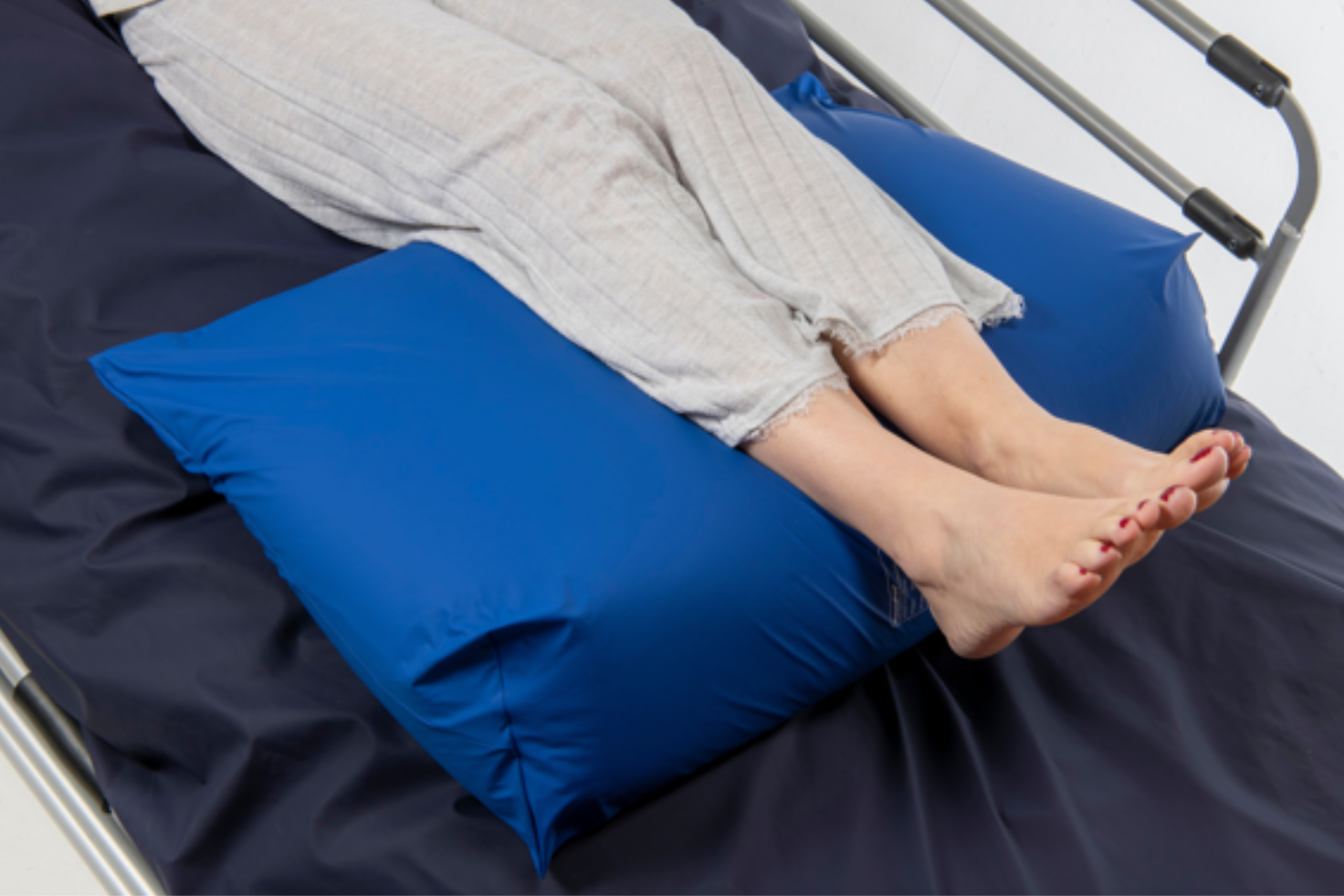 PP8051 - PosiPerle Leg Wedge Cushion 70x50x16cm